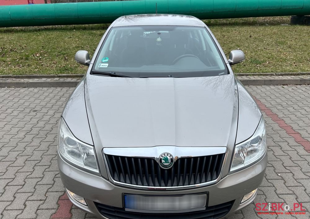 2010' Skoda Octavia 1.9 Tdi Elegance photo #2