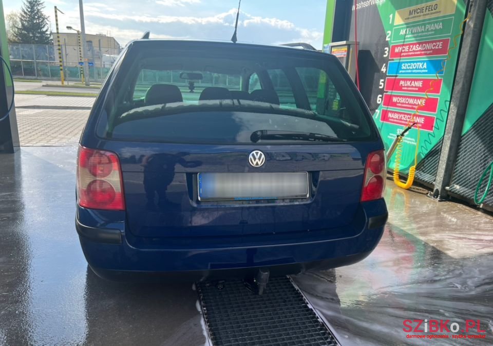 2003' Volkswagen Passat photo #5