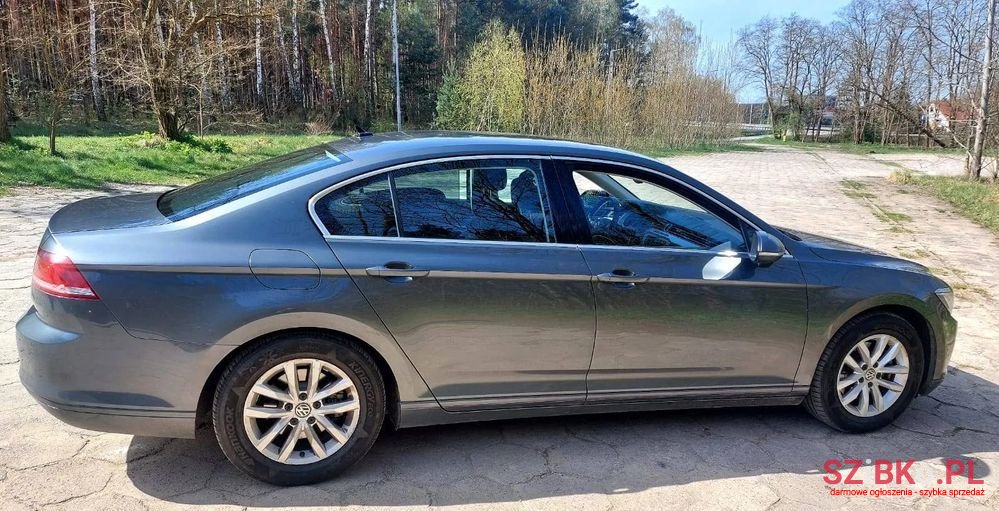 2017' Volkswagen Passat photo #5