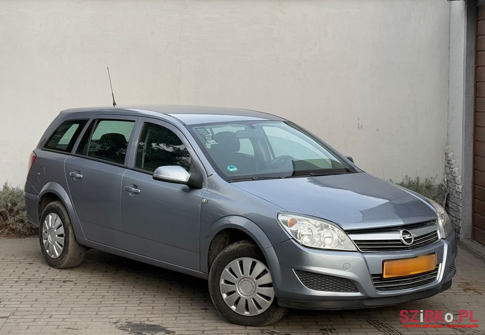 2010' Opel Astra 1.4 Edition photo #1