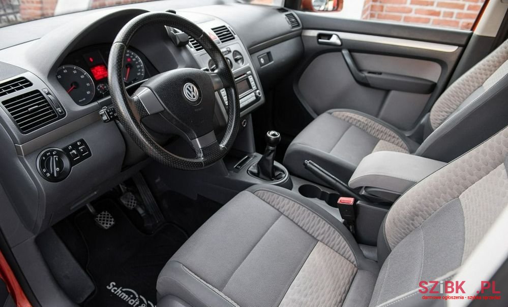 2008' Volkswagen Touran 1.4 Tsi Cross photo #6