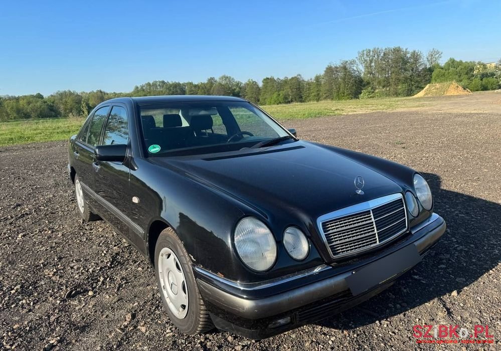 1999' Mercedes-Benz E-Class photo #2