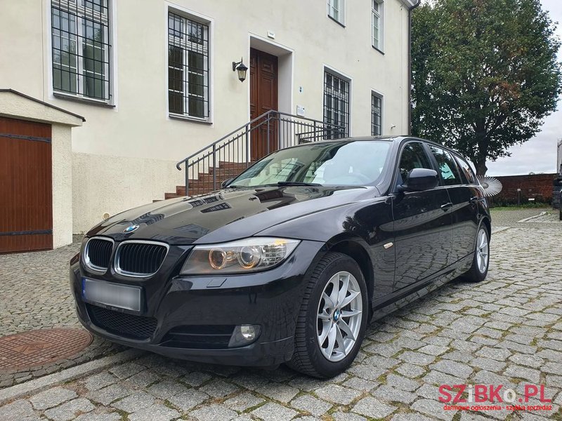 2010' BMW 3 Series 320D photo #3