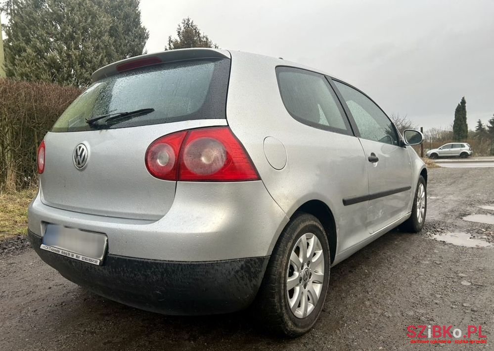 2004' Volkswagen Golf photo #3