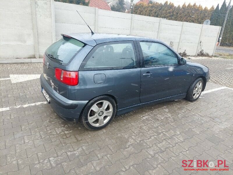2001' SEAT Ibiza photo #1