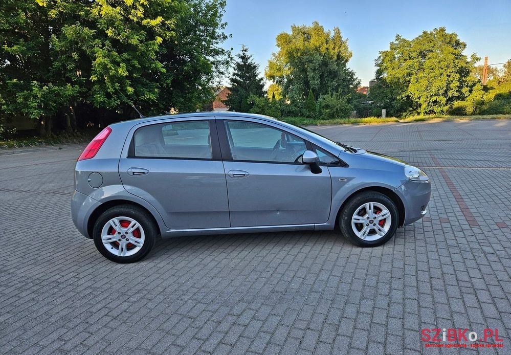 2009' Fiat Grande Punto 1.4 8V Dynamic photo #4