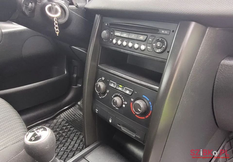 2010' Peugeot 207 photo #5