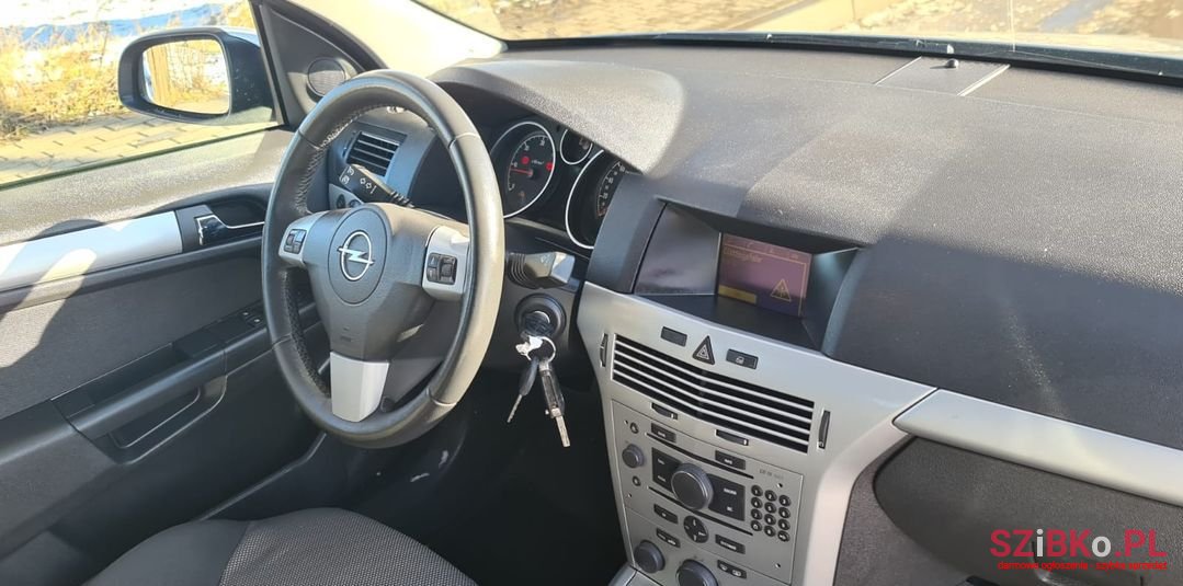 2008' Opel Astra photo #2