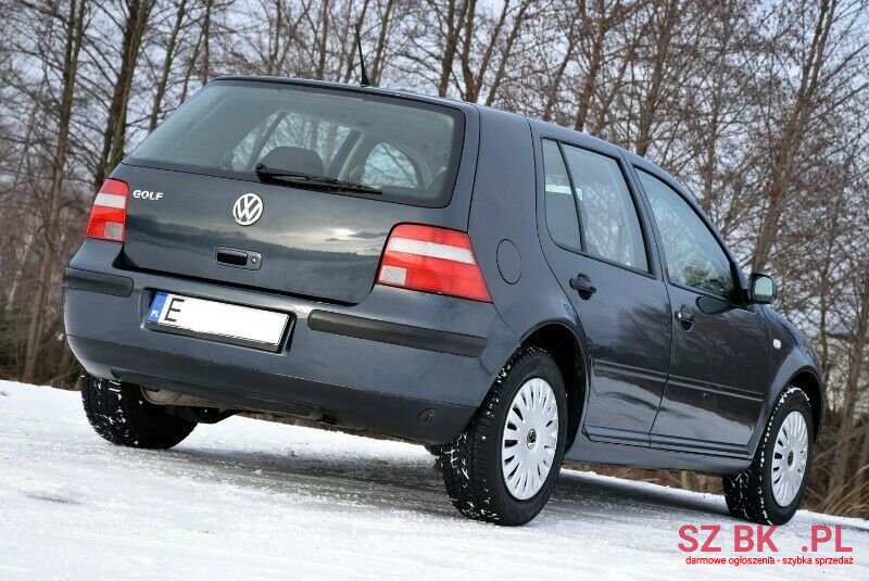 2003' Volkswagen Golf photo #5