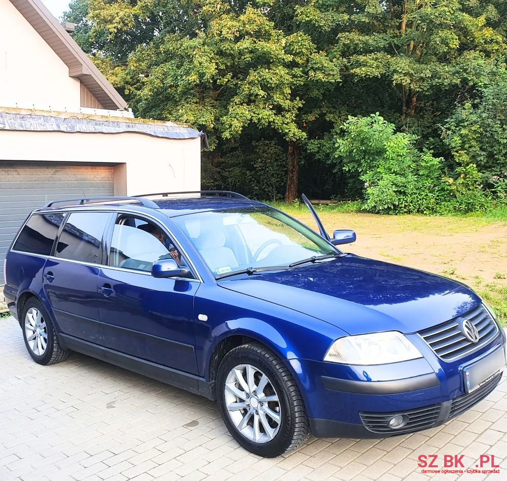 2002' Volkswagen Passat photo #1