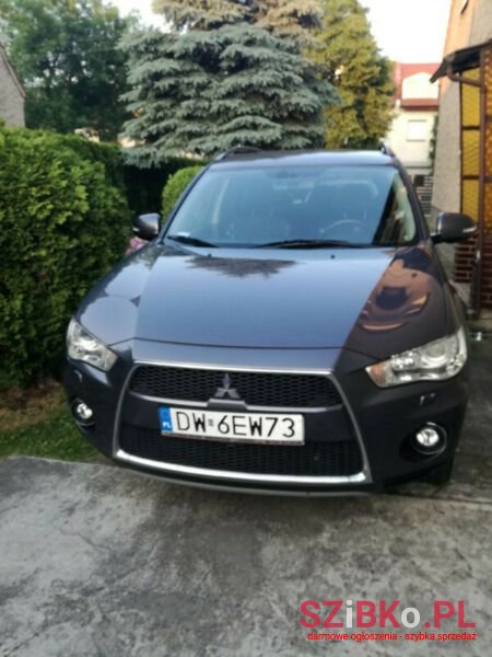 2011' Mitsubishi Outlander photo #1