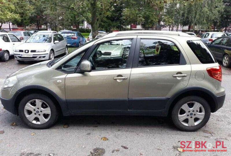 2008' Fiat Sedici photo #1