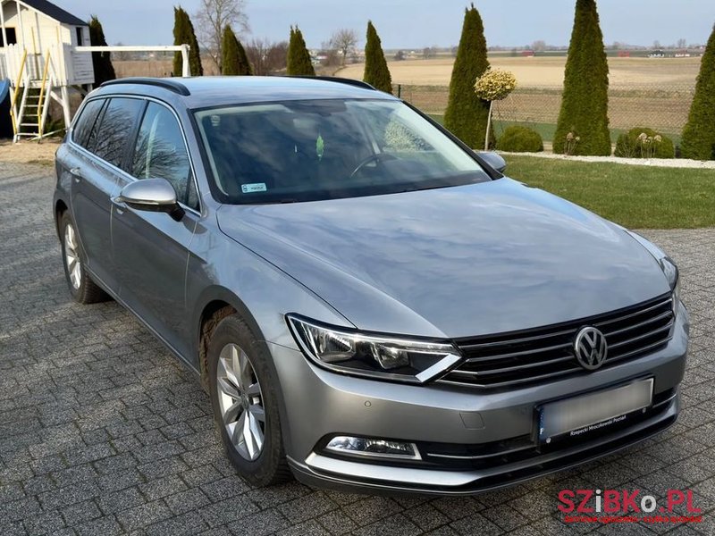 2015' Volkswagen Passat photo #2