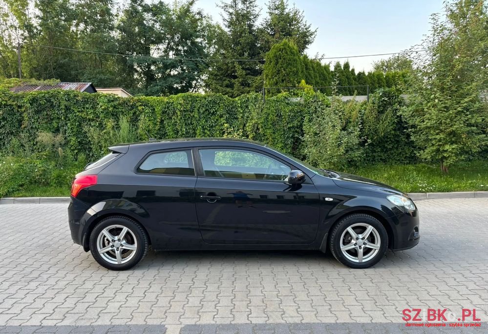 2009' Kia Proceed photo #5