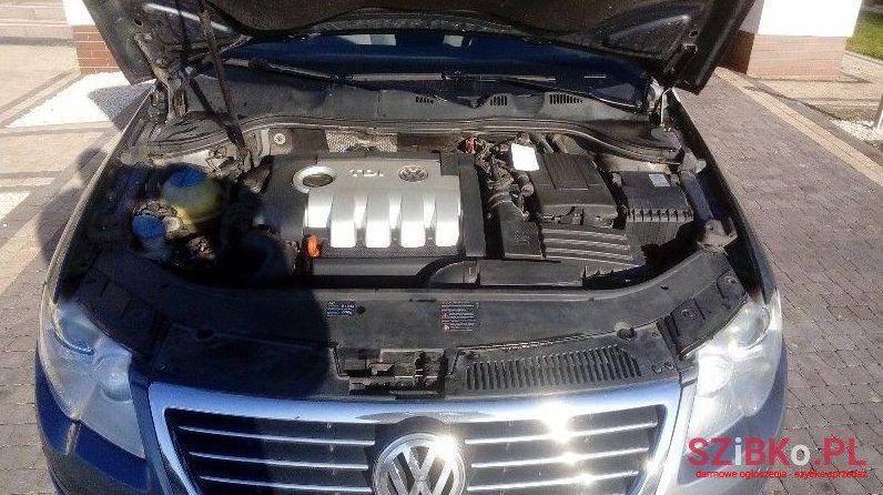 2006' Volkswagen Passat photo #3