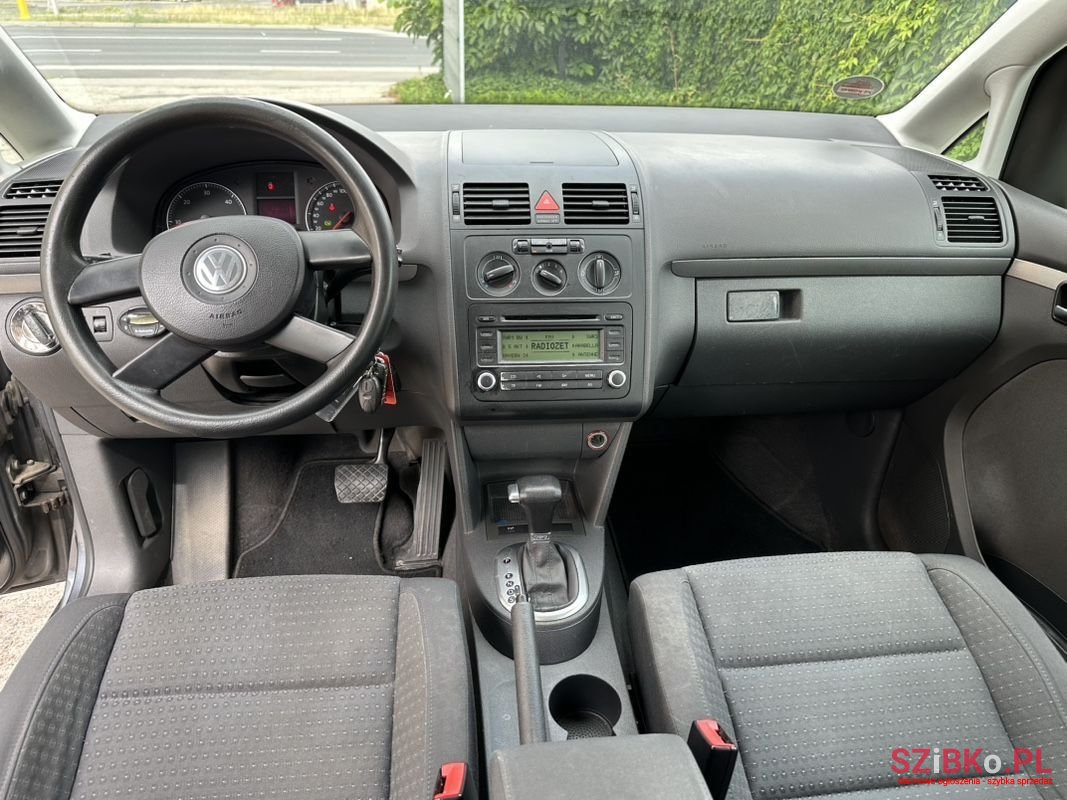 2005' Volkswagen Touran photo #6