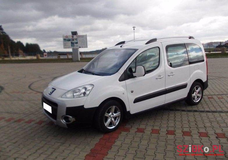 2011' Peugeot Partner photo #2