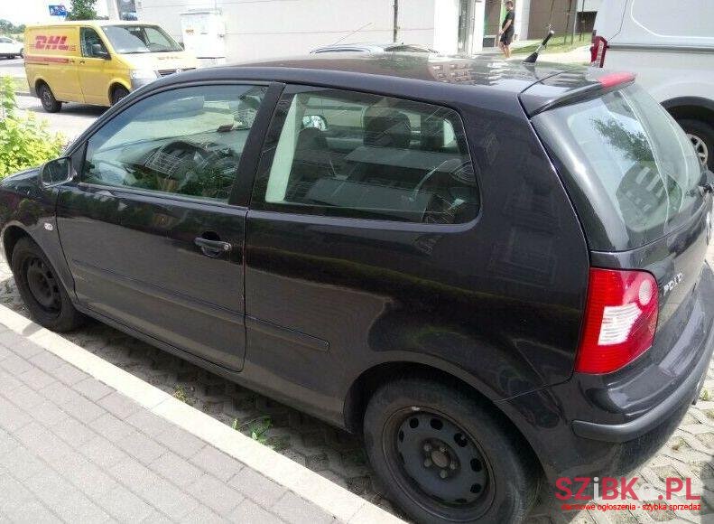 2004' Volkswagen Polo photo #2