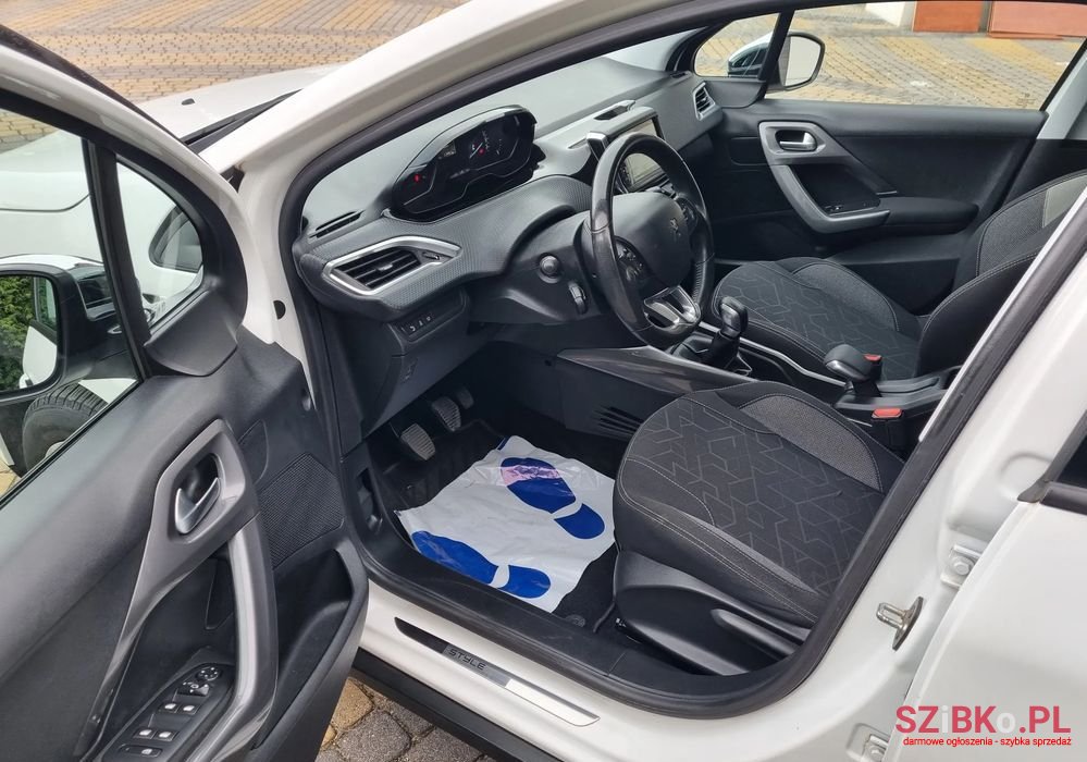 2016' Peugeot 2008 Puretech photo #5