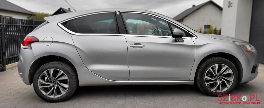 2011' Citroen DS4 1.6 Hdi Chic photo #6