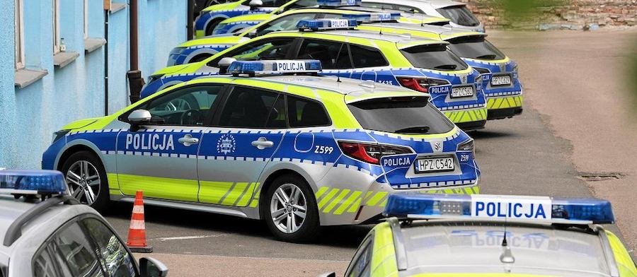 Widzisz "ZZ" albo "BB" na radiowozie? To nie przypadek, kod zdradza więcej, niż myślisz
