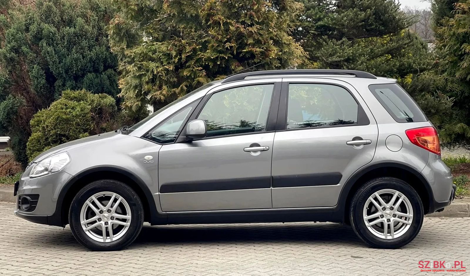 2011' Suzuki SX4 photo #4