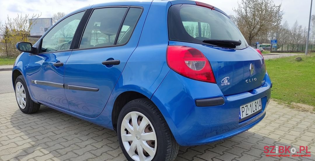 2005' Renault Clio photo #4