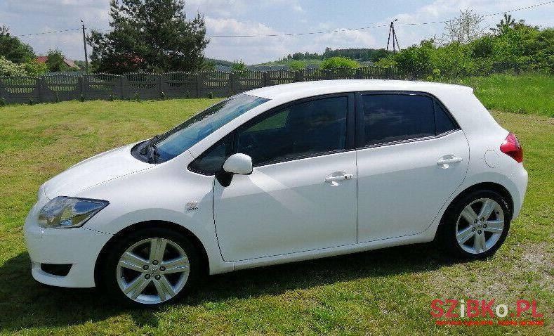 2008' Toyota Auris photo #1