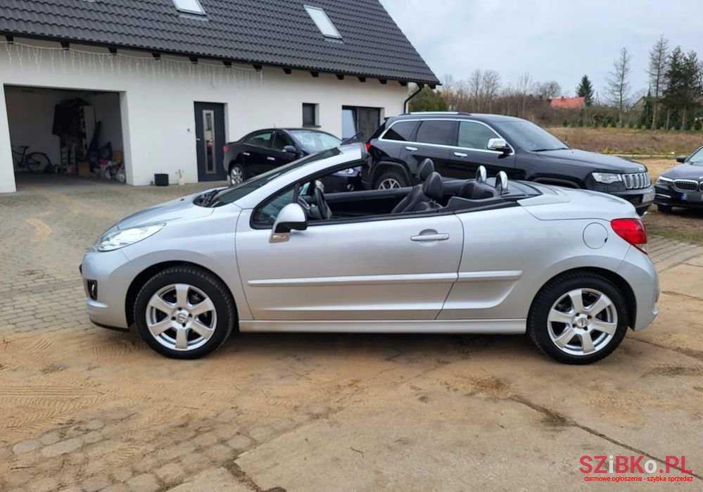 2012' Peugeot 207 120 Vti Platinum photo #4