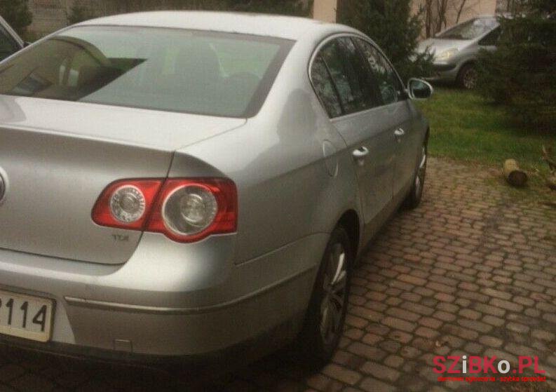 2005' Volkswagen Passat photo #1