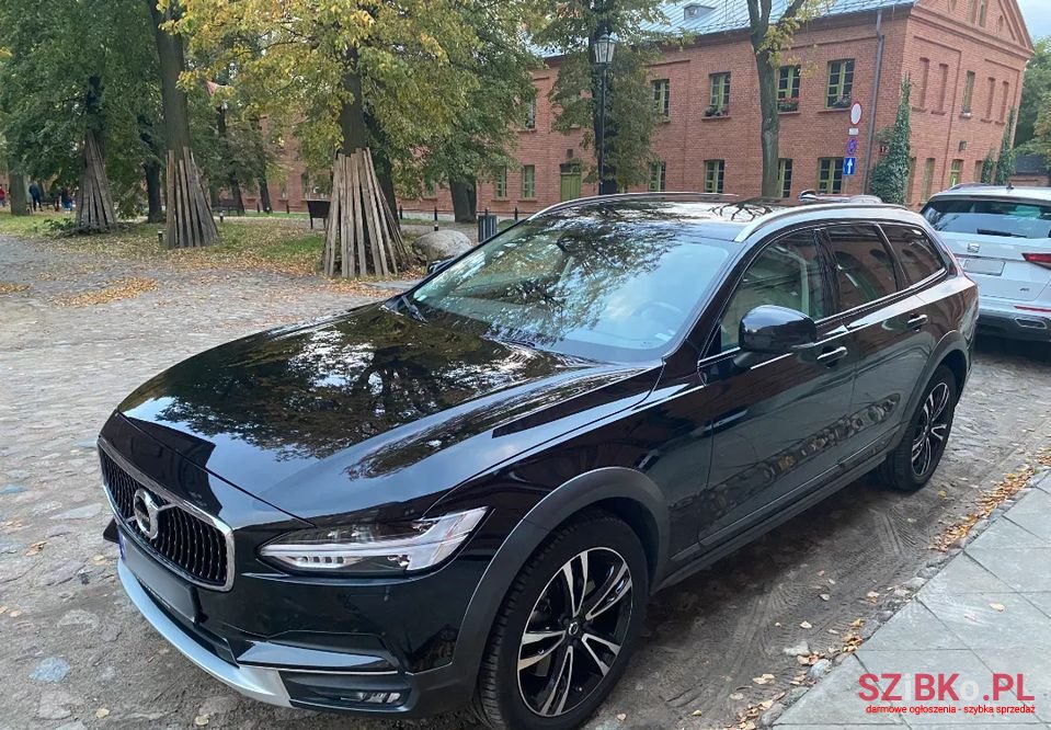 2017' Volvo V90 Cross Country photo #1