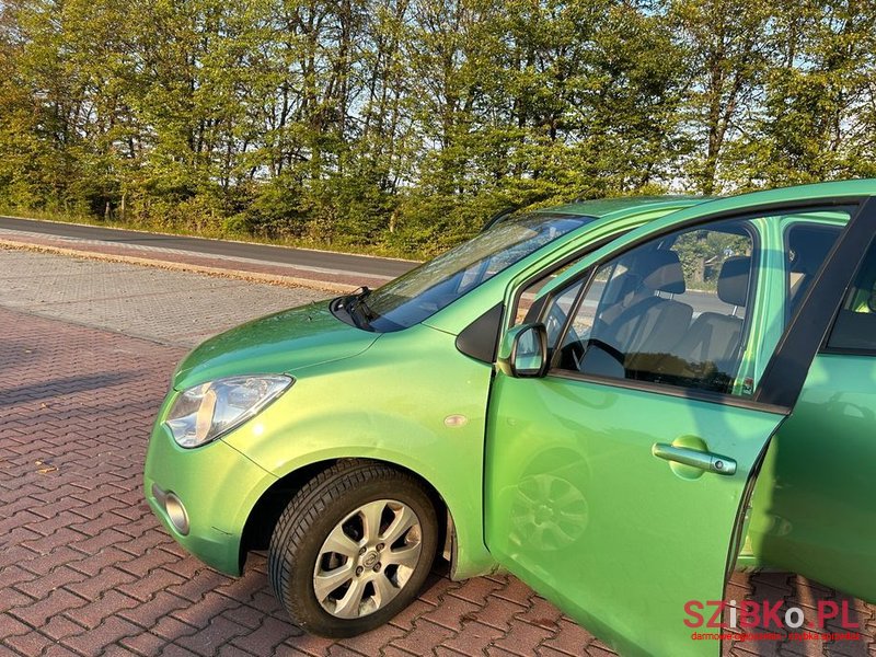 2010' Opel Agila 1.0 photo #4