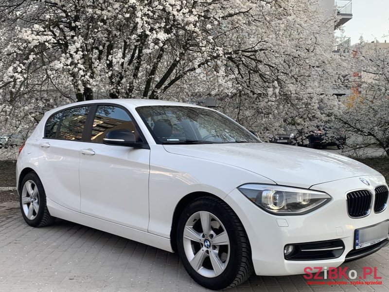 2012' BMW 1 Series 116I Sport Line photo #2