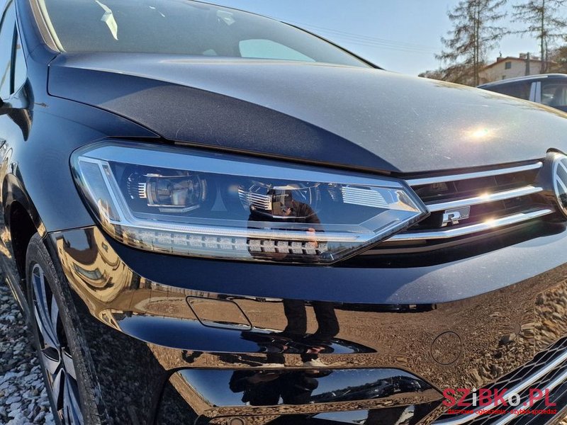 2024' Volkswagen Touran photo #3