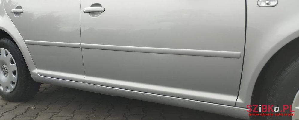 2001' Volkswagen Golf photo #4