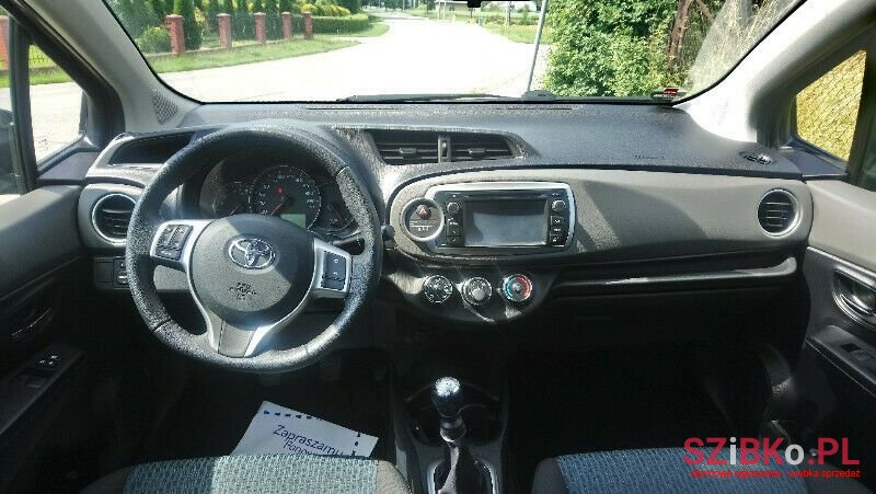 2011' Toyota Yaris photo #4