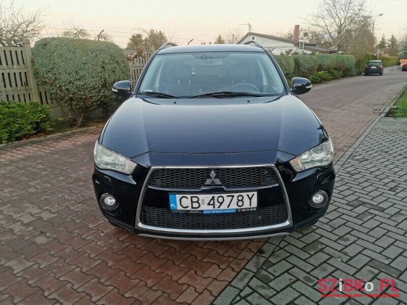 2011' Mitsubishi Outlander photo #2