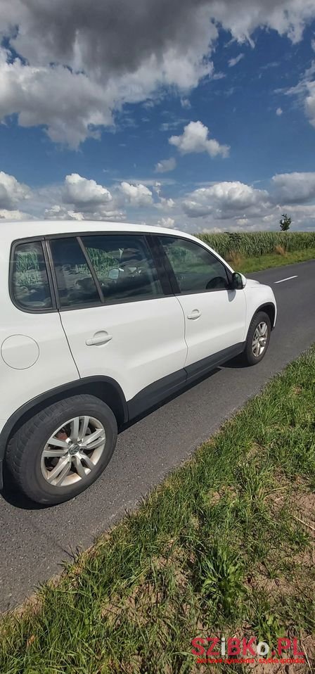 2012' Volkswagen Tiguan photo #3