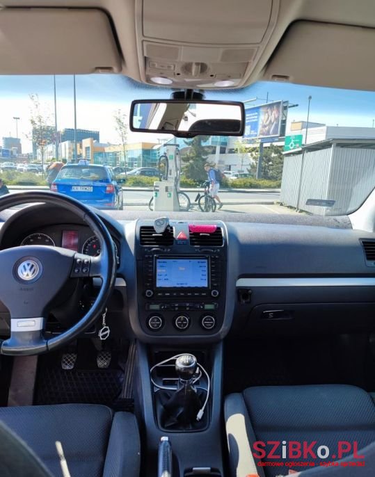 2005' Volkswagen Golf photo #5