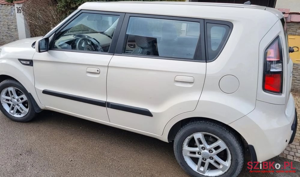 2010' Kia Soul 1.6 L photo #2