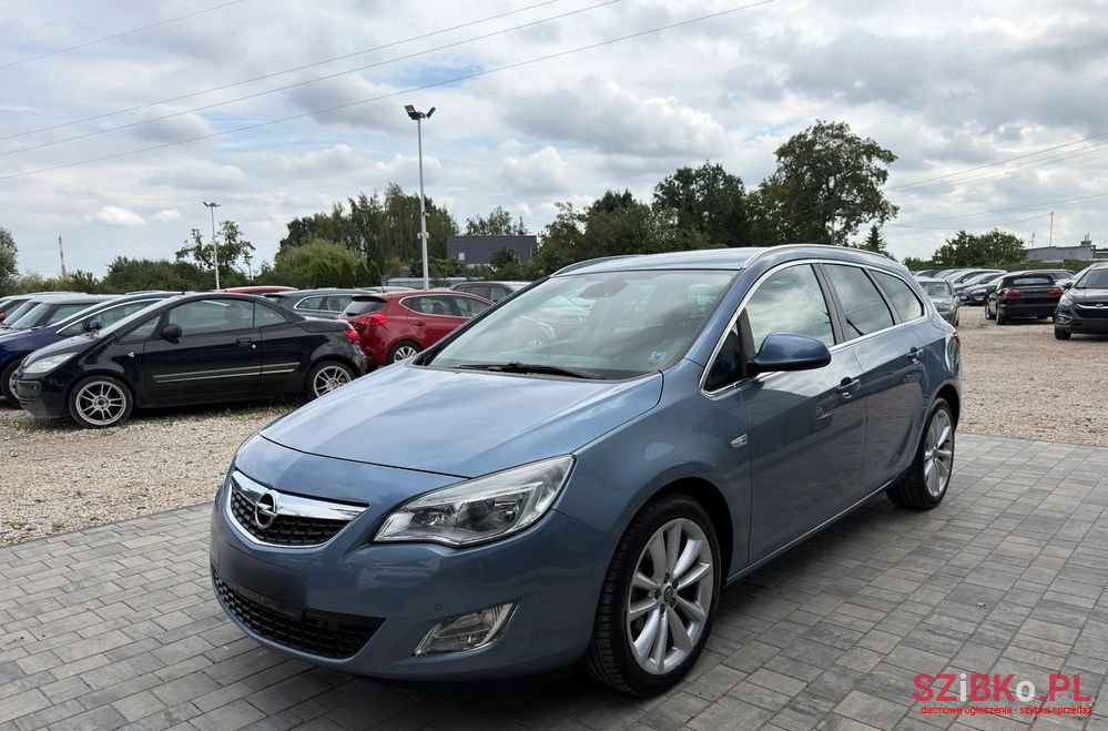 2011' Opel Astra 1.4 T Cosmo photo #3