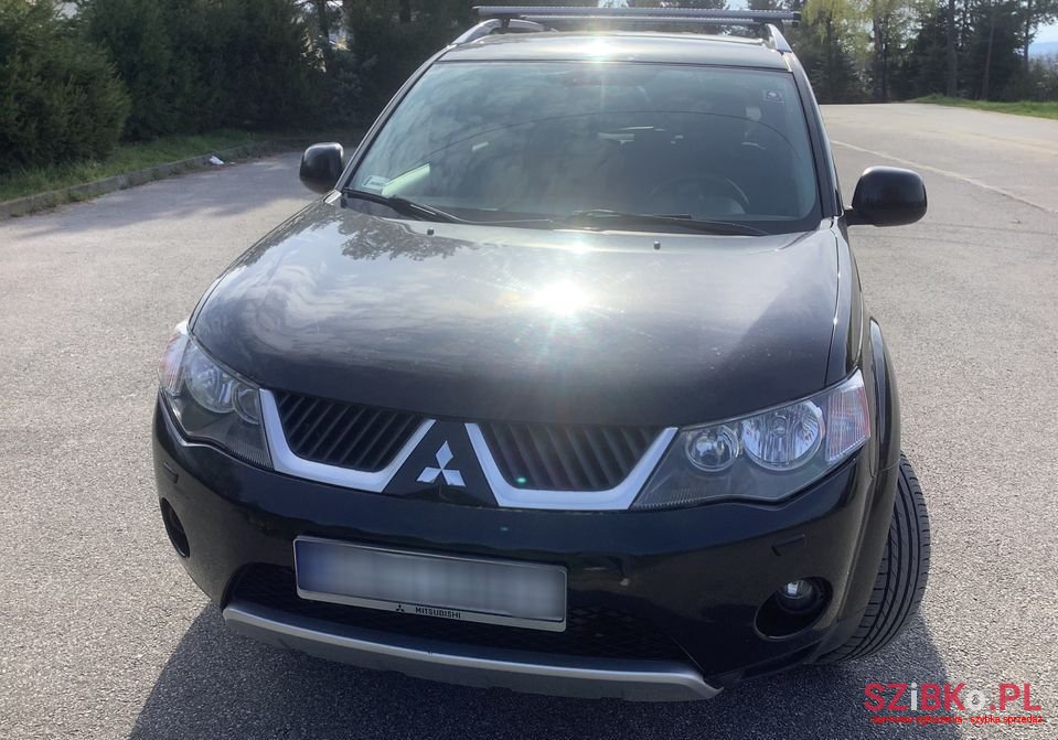 2009' Mitsubishi Outlander photo #2