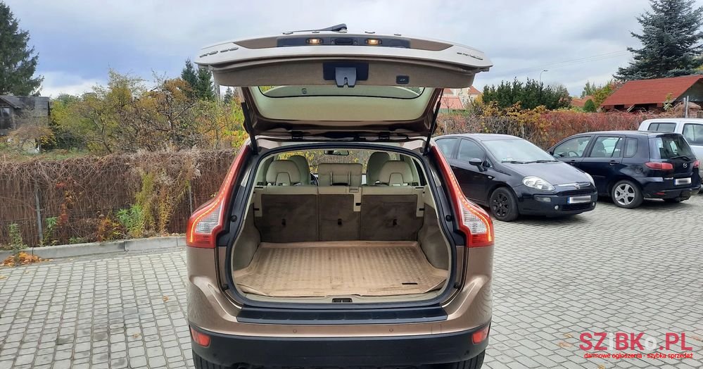 2011' Volvo Xc 60 D3 Momentum photo #5