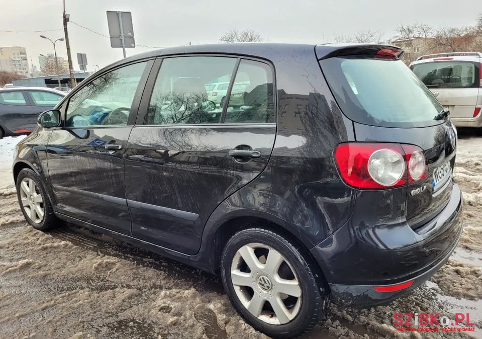 2005' Volkswagen Golf photo #3