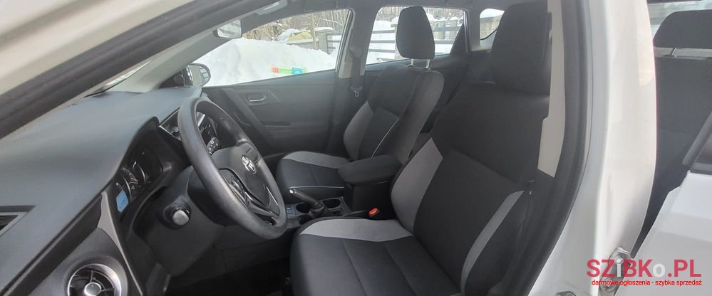 2018' Toyota Auris photo #6