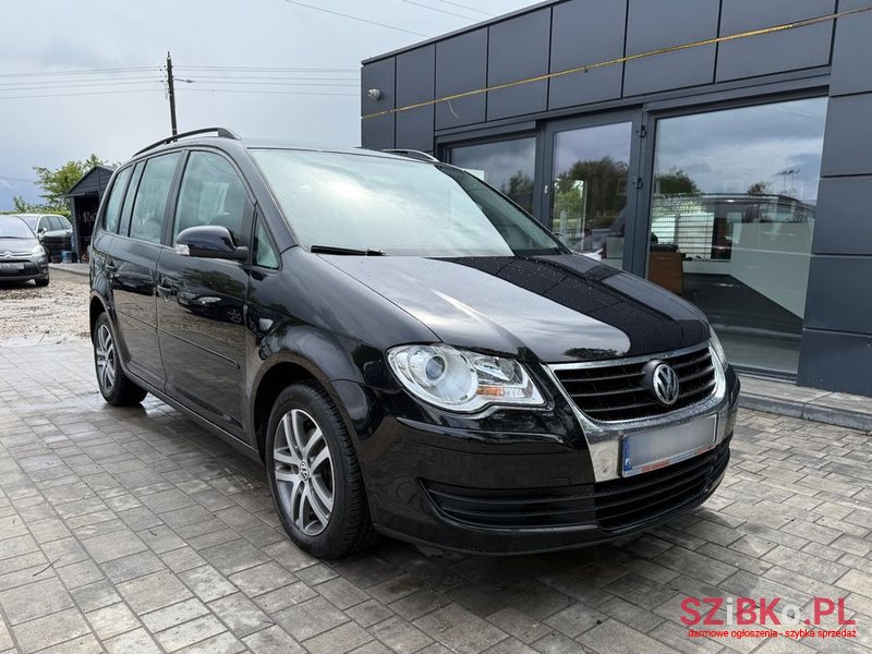 2008' Volkswagen Touran photo #2