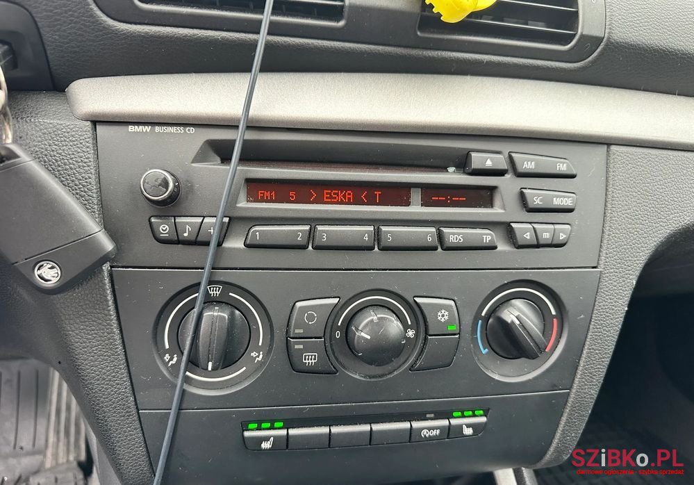 2009' BMW 1 Series 116I photo #5