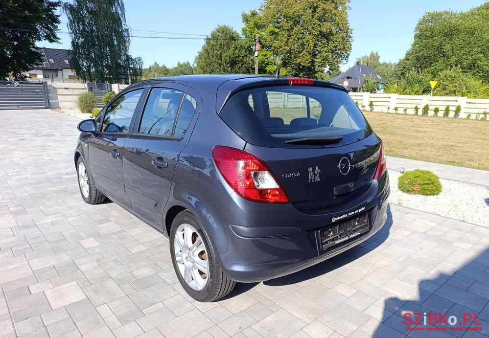 2009' Opel Corsa 1.4 16V Cosmo photo #4