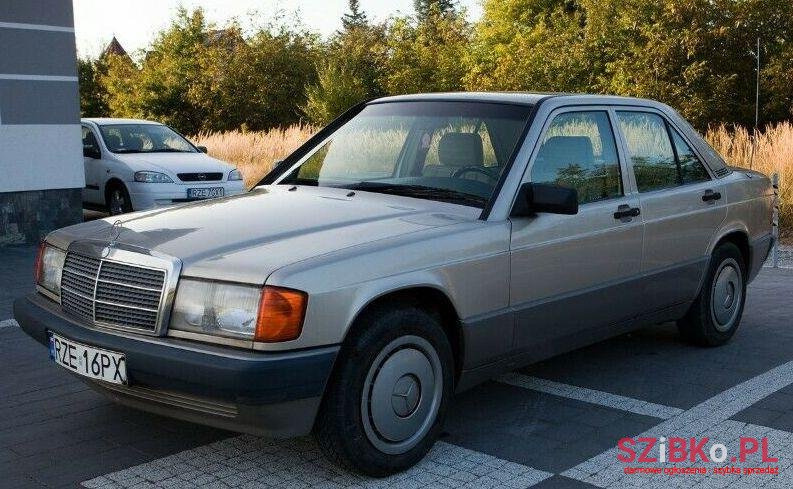 1992' Mercedes-Benz 190 photo #1