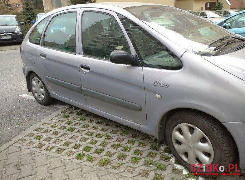 2001' Citroen Xsara Picasso photo #1